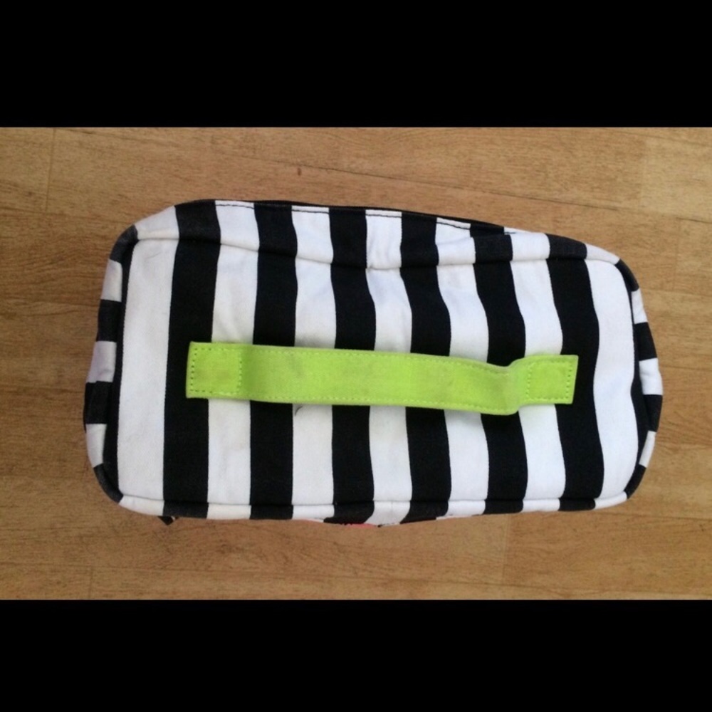👙Victoria Secret’s Bra & Panty Traveler Bag👙 - Picture 6 of 8